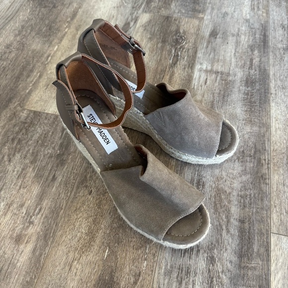 NWOT! Steve Madden Leather Jaylen Wedge Sandal with Ankle Strap - Picture 4 of 8